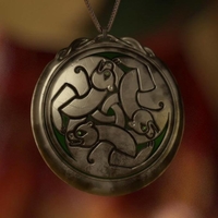 The Brave - Merida Queen Elinor medallion / necklace - Thumbnail 2