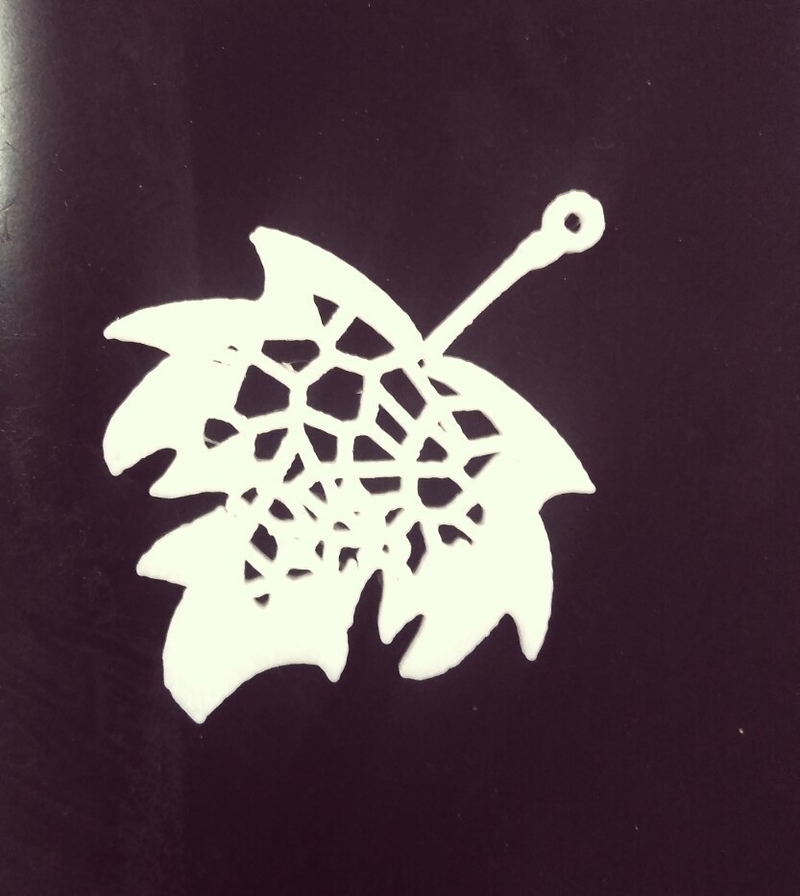 Voronoi maple leaf