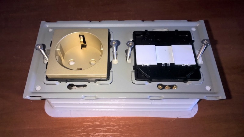 Box for the power socket - Подрозетник двойной 136x67x44