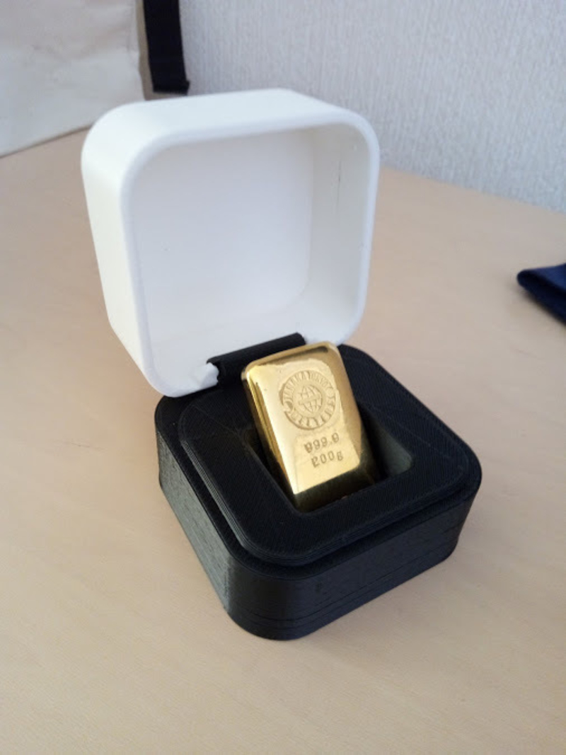 CASE FOR GOLD