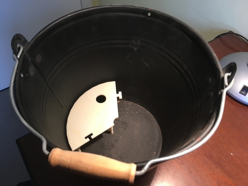 flower pot with water reservoir insert