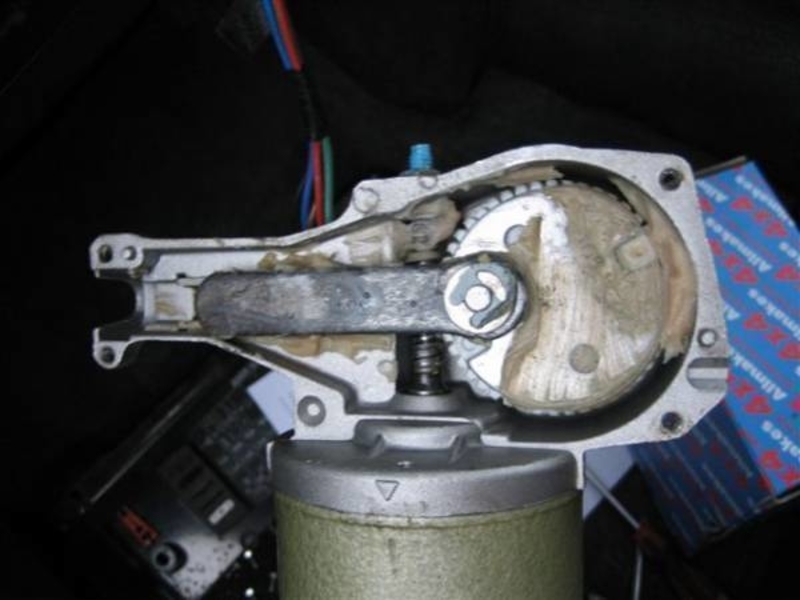 Range rover windscreen wiper gear