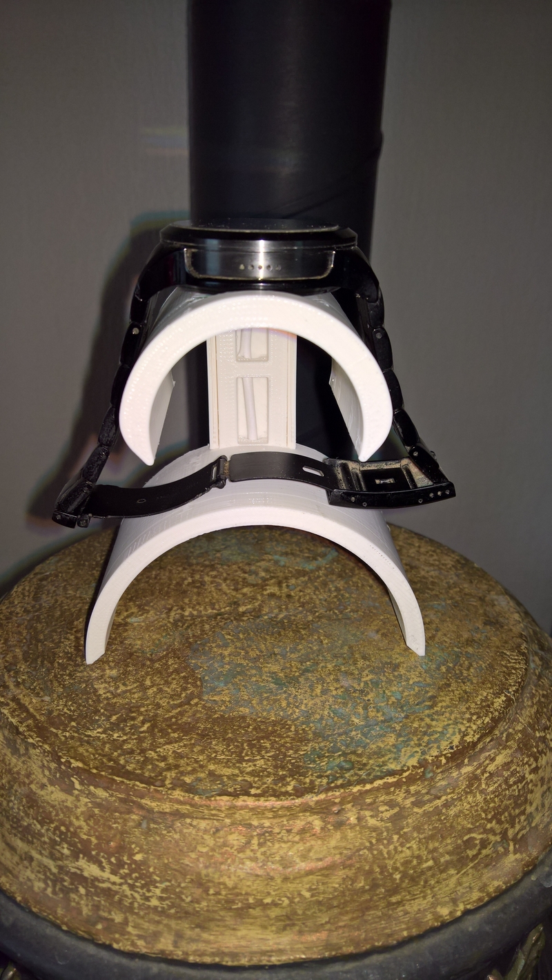Charge stand for Fossil founder 2