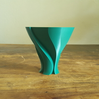 Unfolding Leave Vase - Thumbnail 3