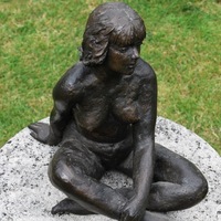 Dreaming statue - Thumbnail 3