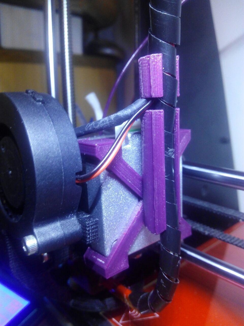 Nema 17 - MK8 cable guide