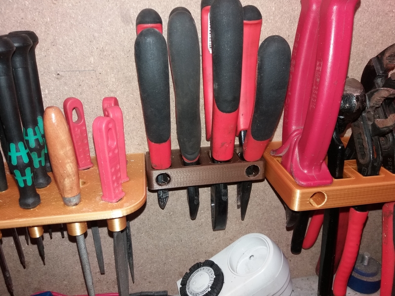 Wall mount for pliers
