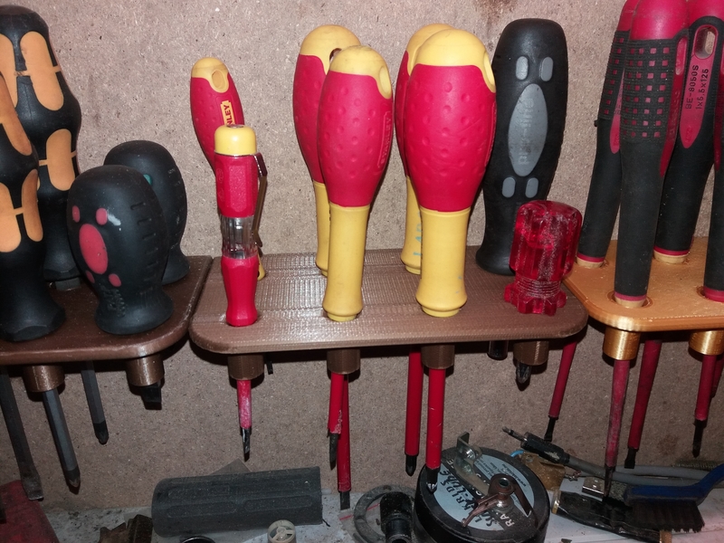 Screwdriver wall mount