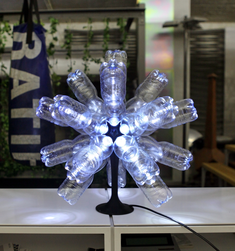 Ikosaeder Christmas star lamp from used plastic bottles