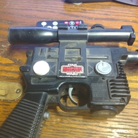 1977 Star Wars Han Solo Blaster  battery compartment latch - Thumbnail 2