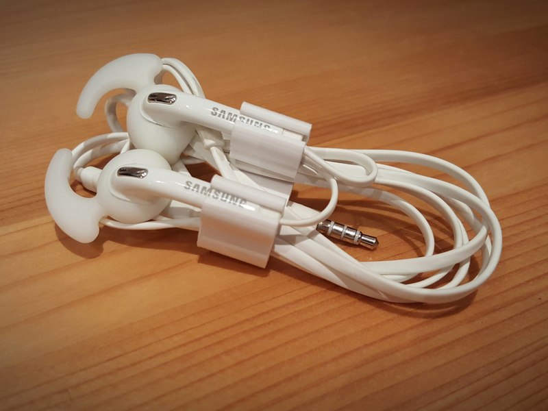 Earphone Clip