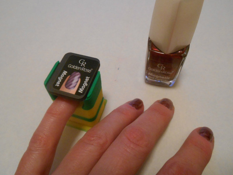 Stand magnetic nail polish