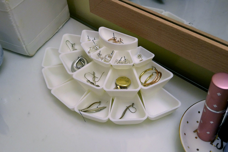  Tray array for jewellery or other small items