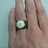 Ring with embedded daisy  - Thumbnail 4
