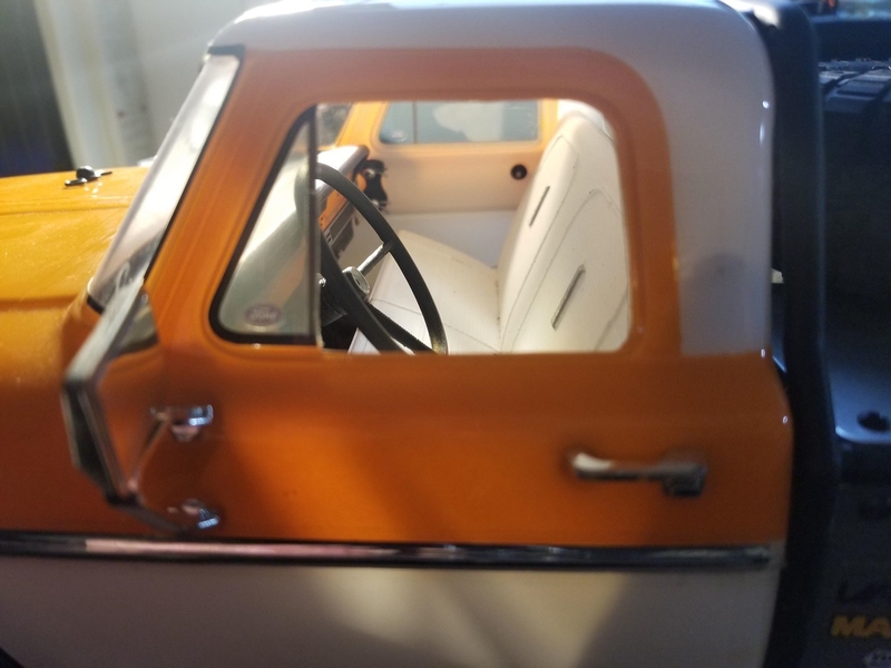 Vaterra Ascender - 68 F100 Interior