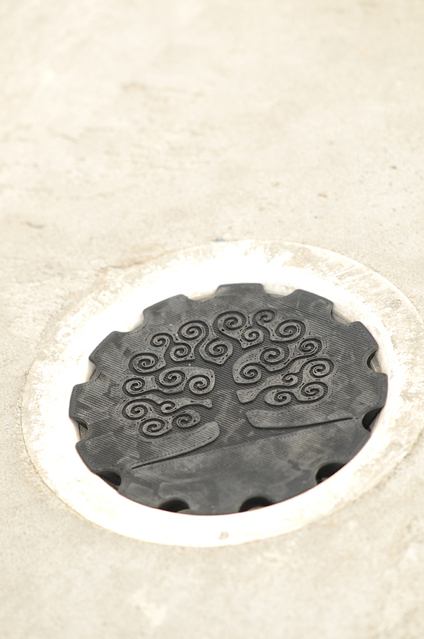 Floating floor drain cover