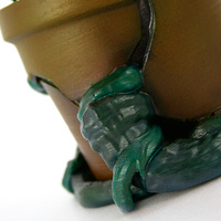 Cracked Flower Pot - Thumbnail 4
