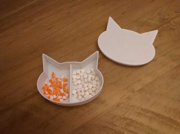 Medium Cat shaped box with divider and small ramp for pills 3D Printing 25272