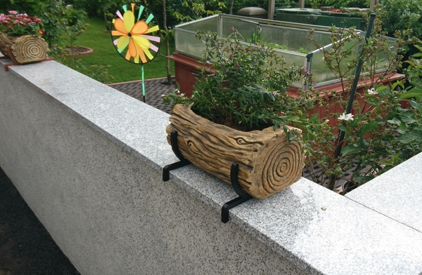 Fixing flower box