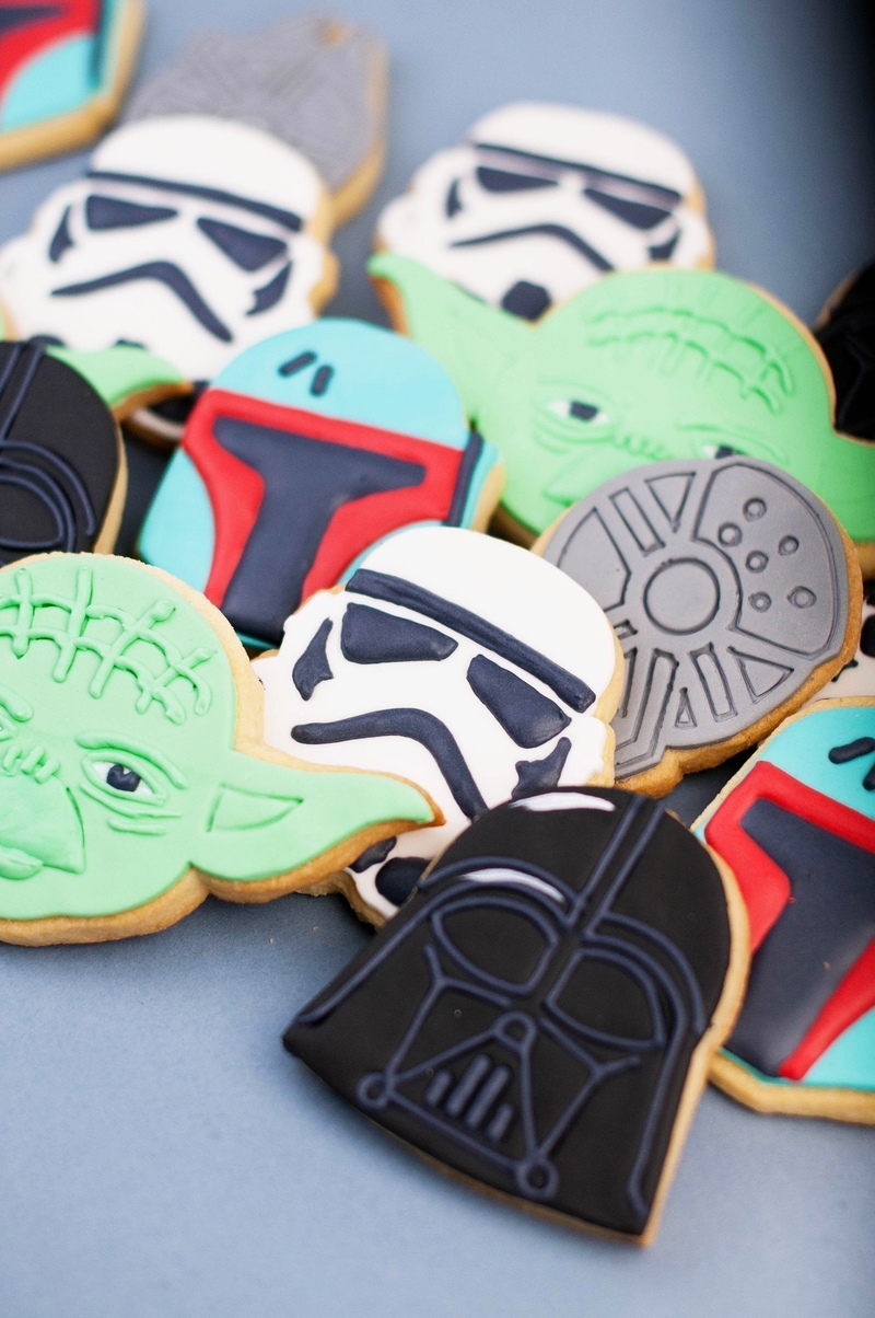  Star Wars cookie cutters- 100 and 80mm (Free)