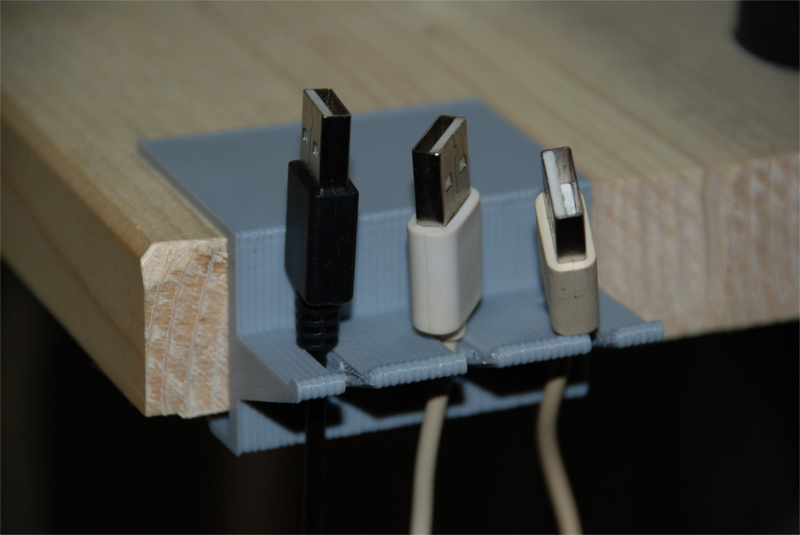 Clampable Cable Holder (customizable with OpenSCAD)