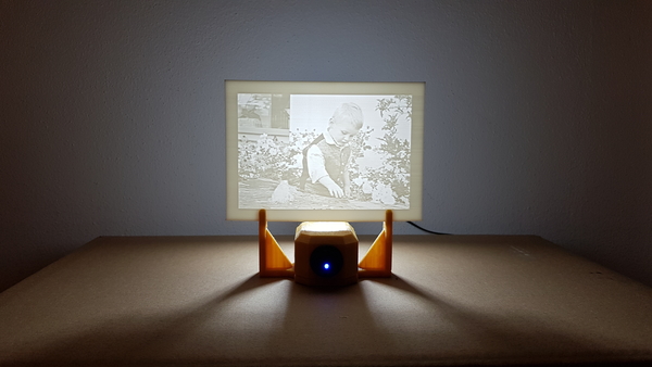 Medium LED-Stand for your own lithophane photo 3D Printing 260622