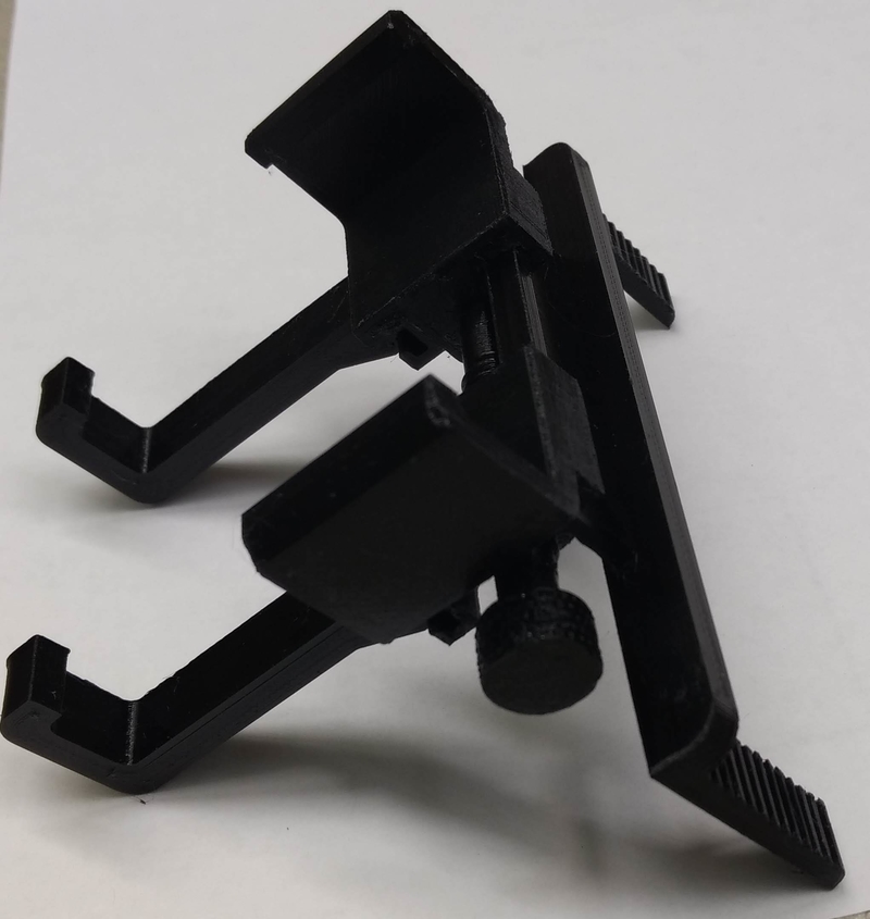 Adjustable car phone holder for cd slot