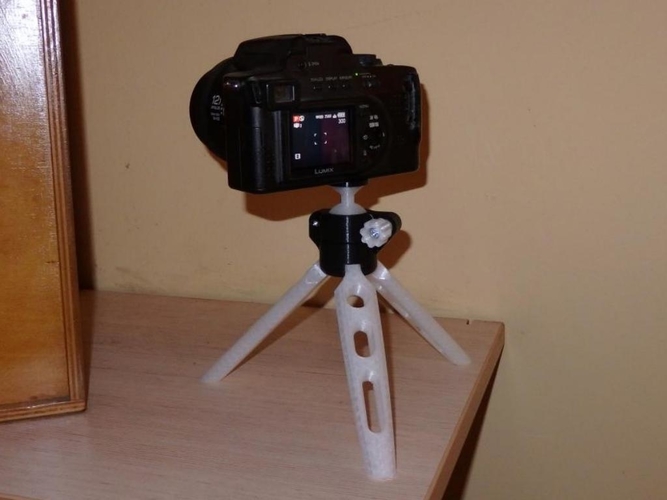 Camera tripod with ball joint and strong screw