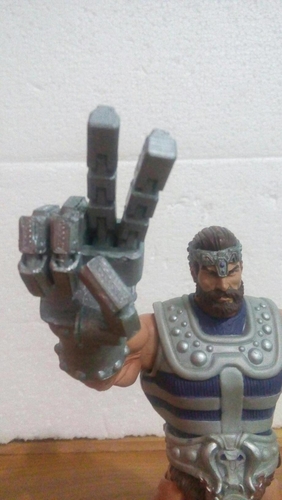 MOTUC FISTO POSEABLE HAND