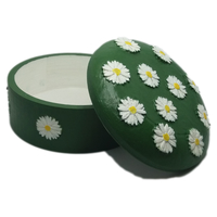 Jewelry box with embossed daisies - Thumbnail 2