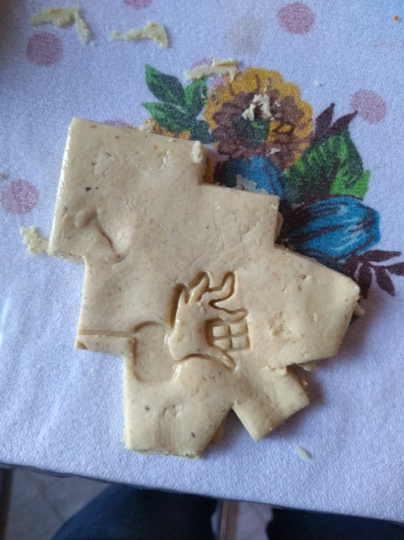 cut grinch cookies 2