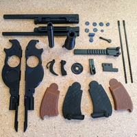 THE MANDALORIAN / DELUXE BLASTER 3D MODEL KIT W DISPLAY BASE - Thumbnail 1