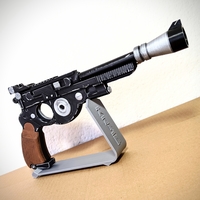 THE MANDALORIAN / DELUXE BLASTER 3D MODEL KIT W DISPLAY BASE - Thumbnail 4
