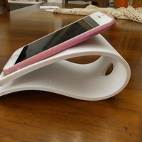 Desktop iPhone 7 holder - Thumbnail 2