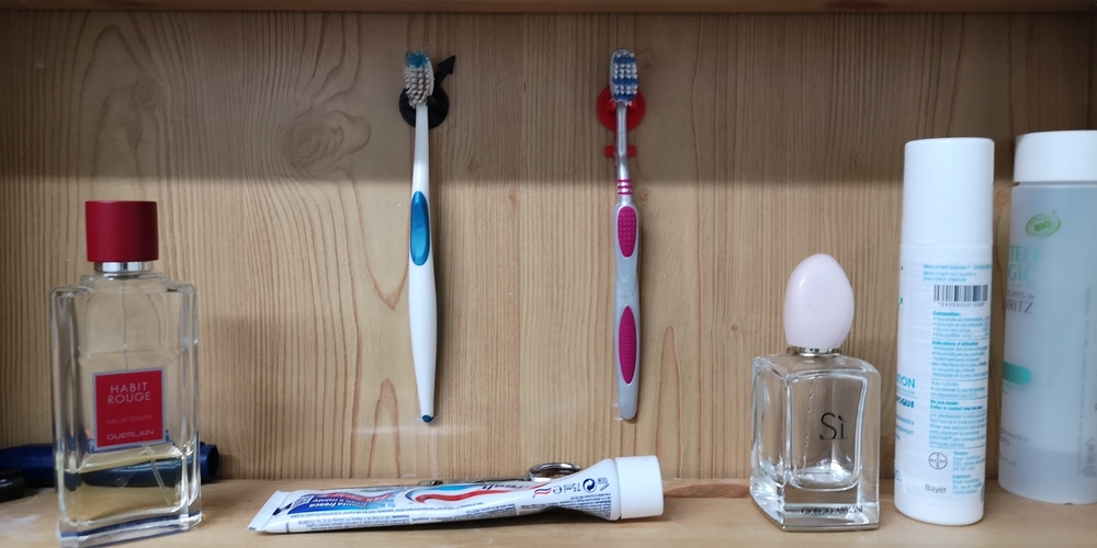 Tooth brush holder for male and female