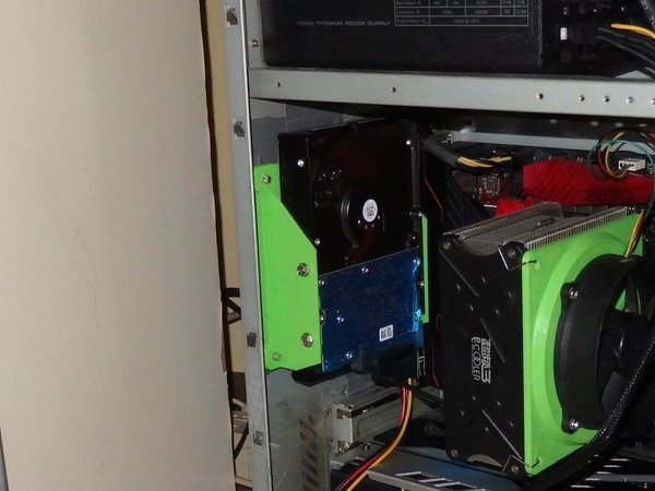 Hard disk mount on 120 fan holder