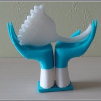 Two Hands Sculpture - Thumbnail 3