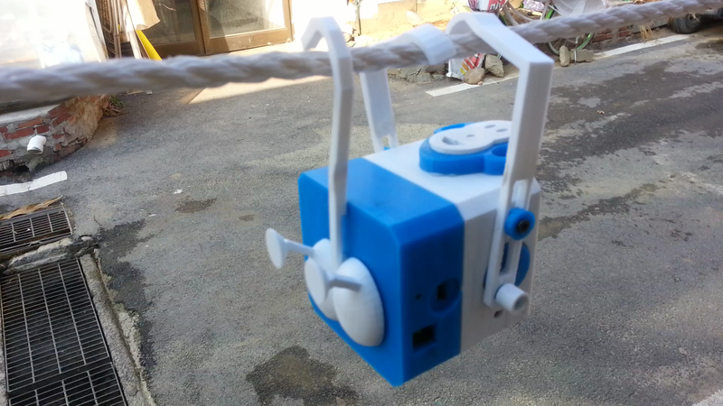 Rope Climbing Monkey Robot Controlled by Smartphone