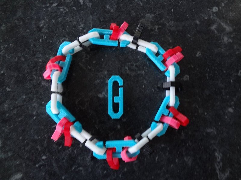 Letter G chain