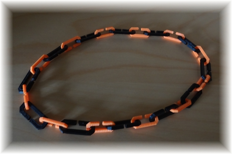 simple linked chains with the letter C