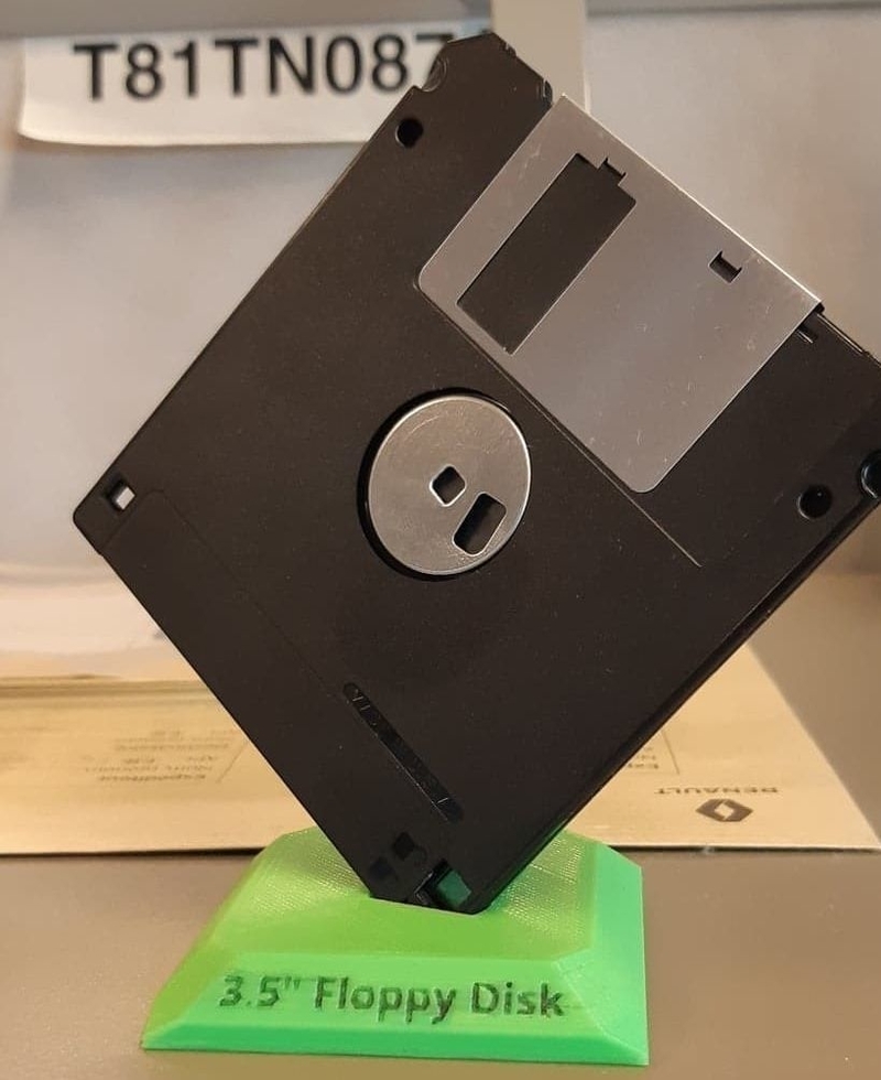 3.5" Floppy disk stand - totem