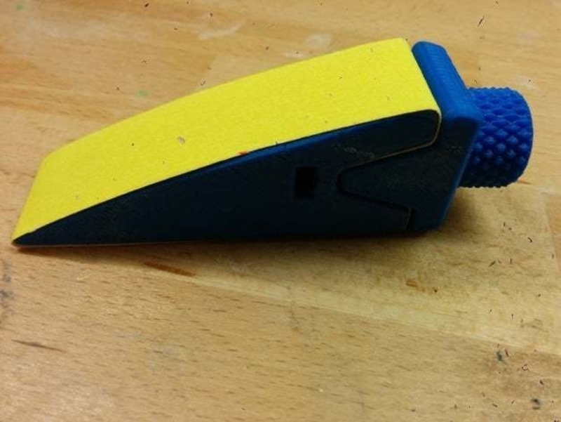 Wedge sanding tool