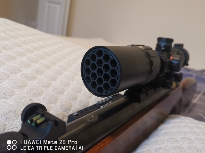 Anti-reflection grille for scope