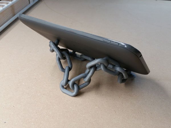 Chain Link Tablet Stand