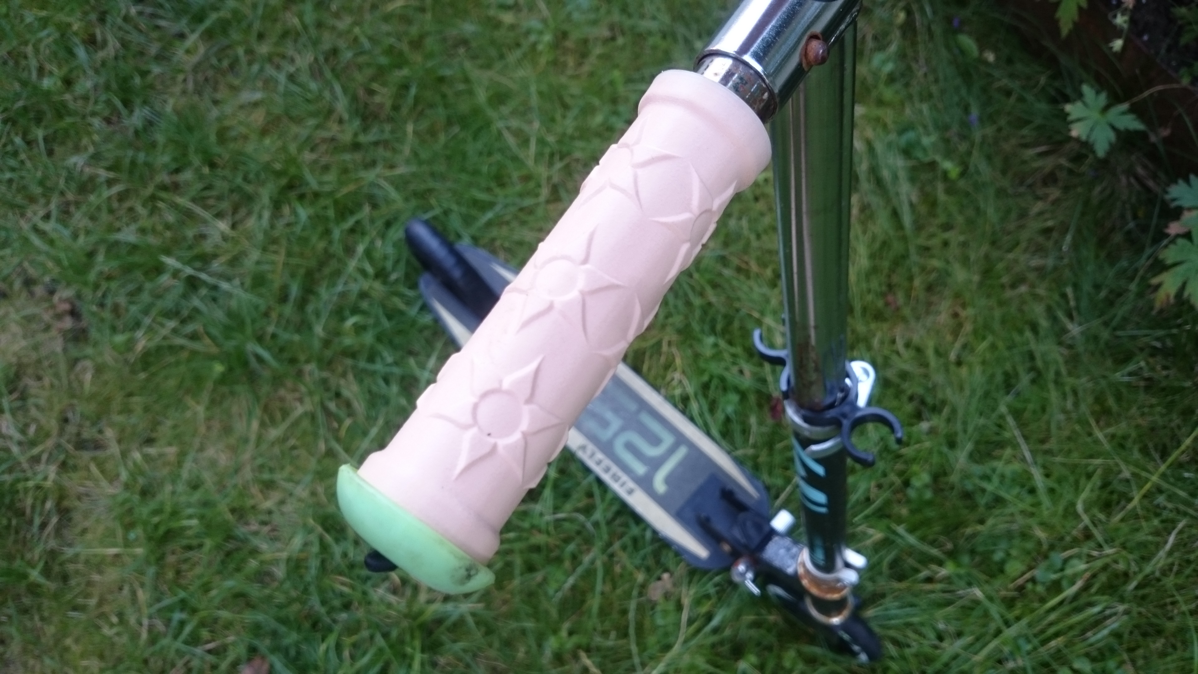 Kids best sale bike grips