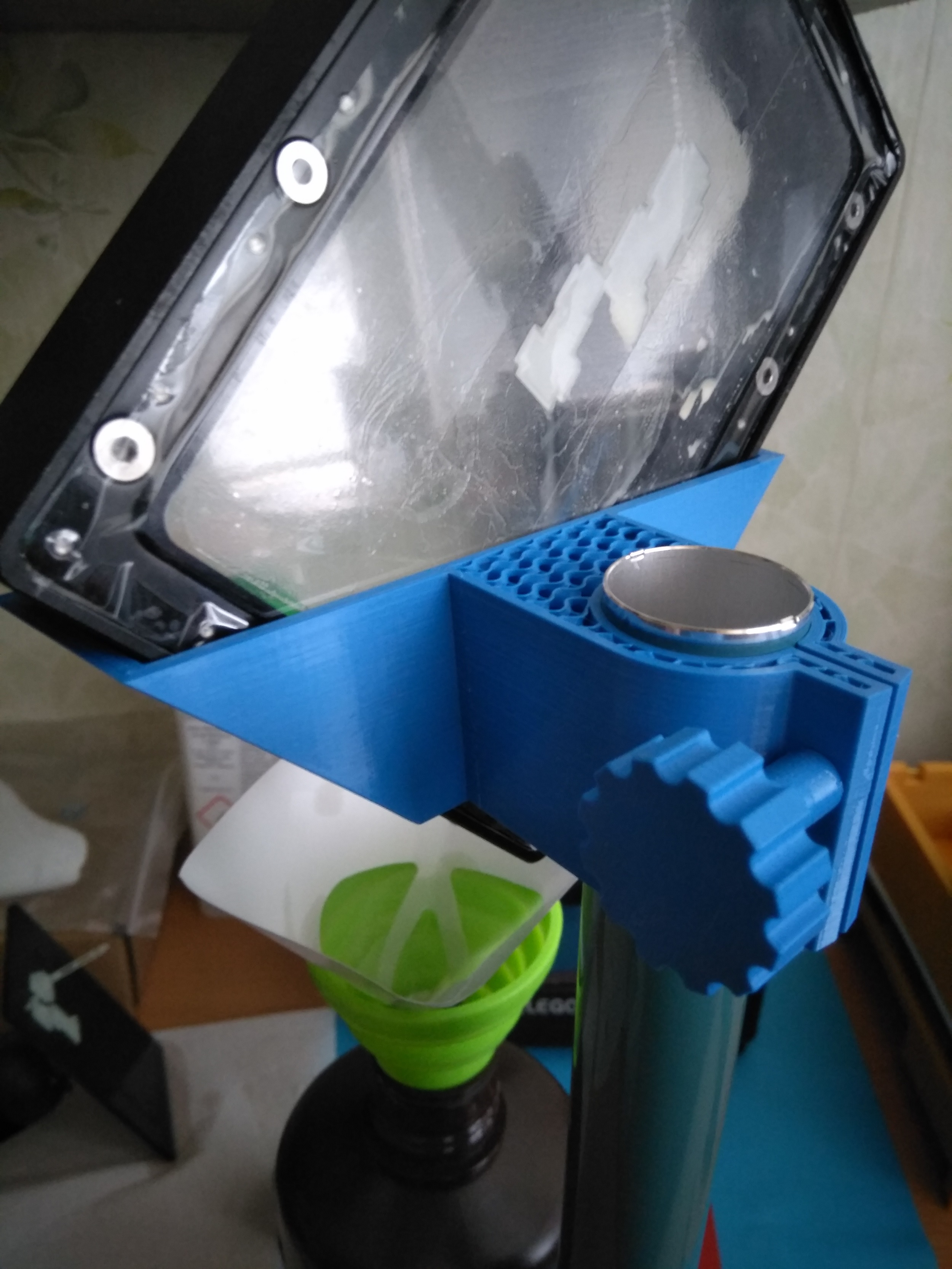 Adjustable height uv resin vat drainer 3D Print 314722