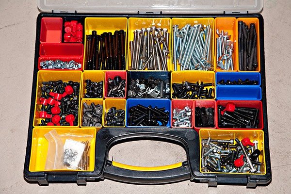 Assorted bins for the Stanley organizer case (1)