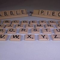 SCRABBLE Pieces and Rack - Thumbnail 5