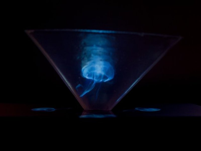 Holographic pyramid
