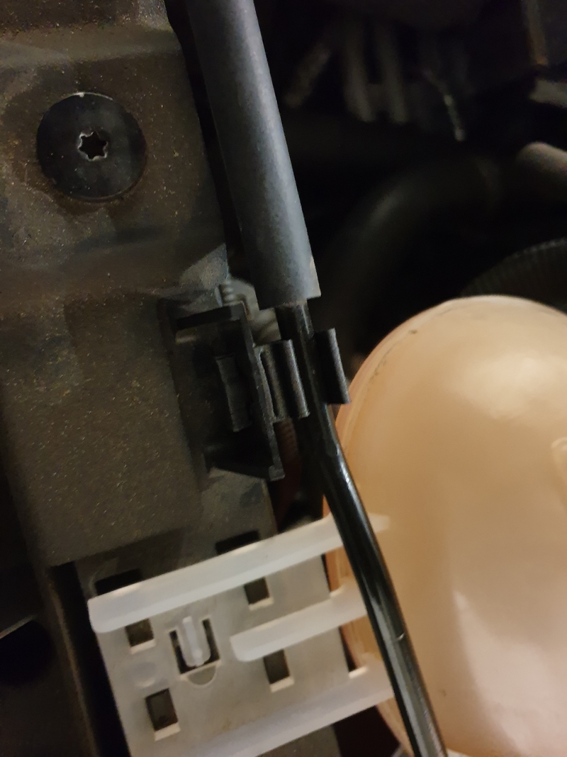 Jeep Renegade Bonnet Rod Clip